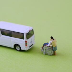 介護用の車はどこで買えばいいの?ディーラーvs中古車販売店vs福祉車両専門店