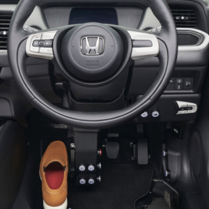 【ホンダ フィット】両足だけで運転できる「フランツシステム」とは?特徴や仕組みを解説
